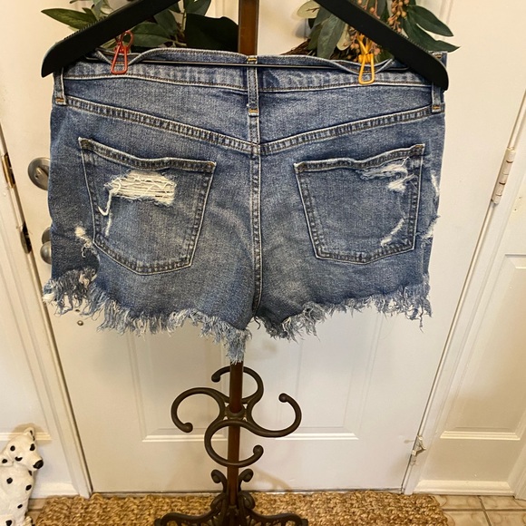 GAP Distressed Cutoff Shorts 32 3” Short - Picture 2 of 16